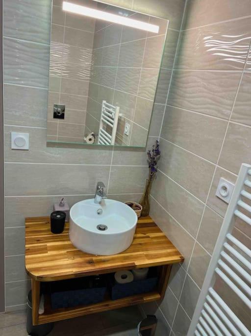 בריב-לה-גייארד Accueillant T2 Renove Clim Centre Ville Terrasse מראה חיצוני תמונה